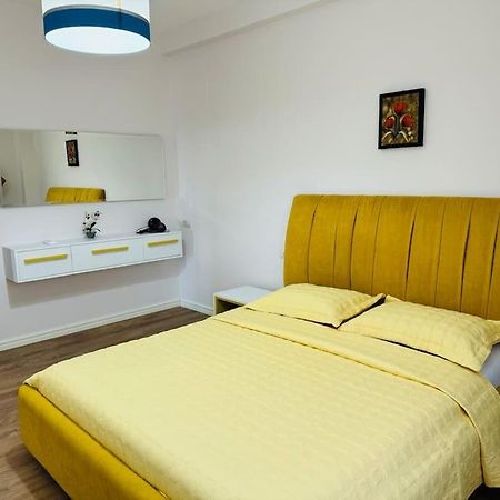 Yellow Apartment Durres Exterior photo