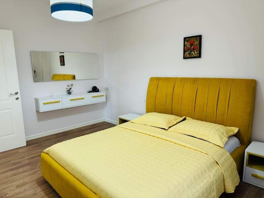 Yellow Apartment Durres Exterior photo