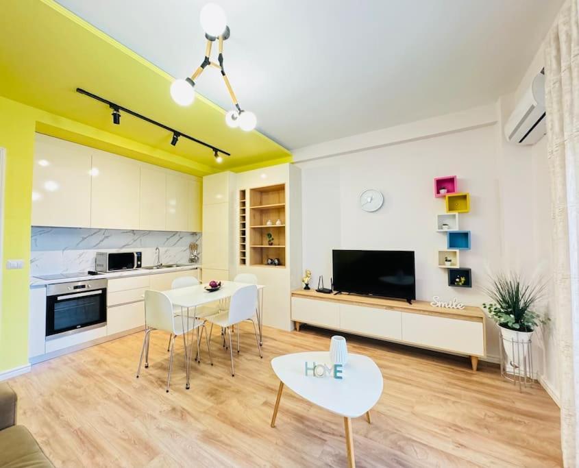 Yellow Apartment Durres Exterior photo