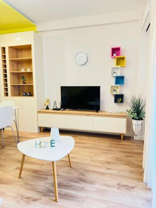 Yellow Apartment Durres Exterior photo