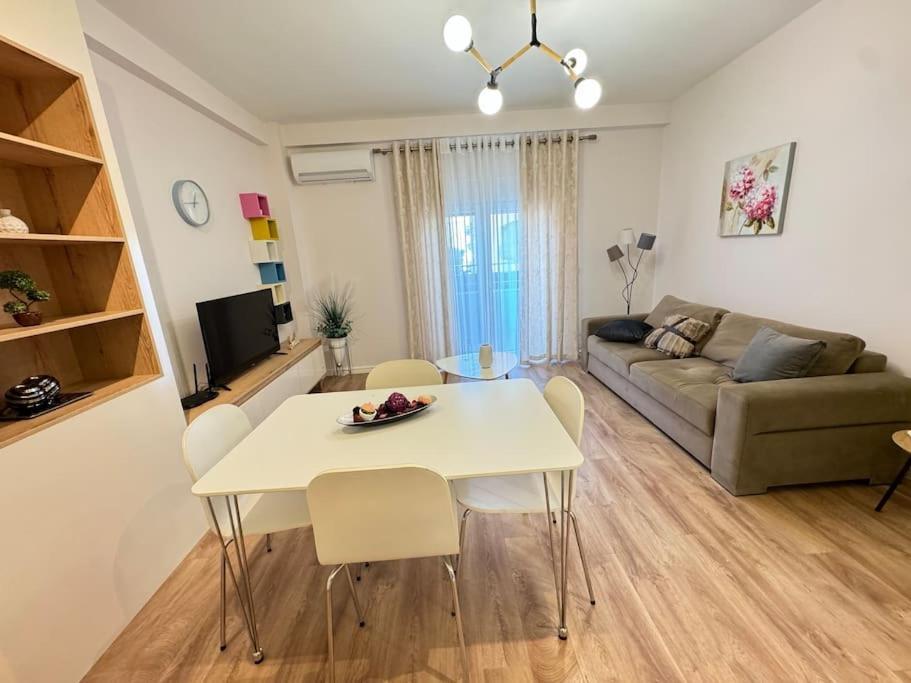 Yellow Apartment Durres Exterior photo